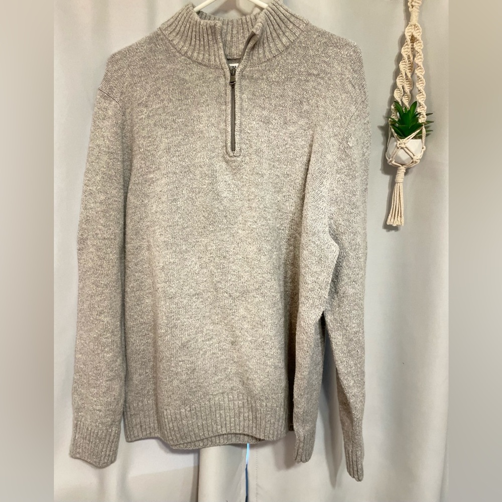 Men’s pullover sweater